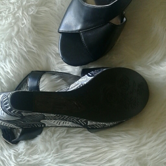 New Carlos Wedge Sandals - Picture 4 of 4